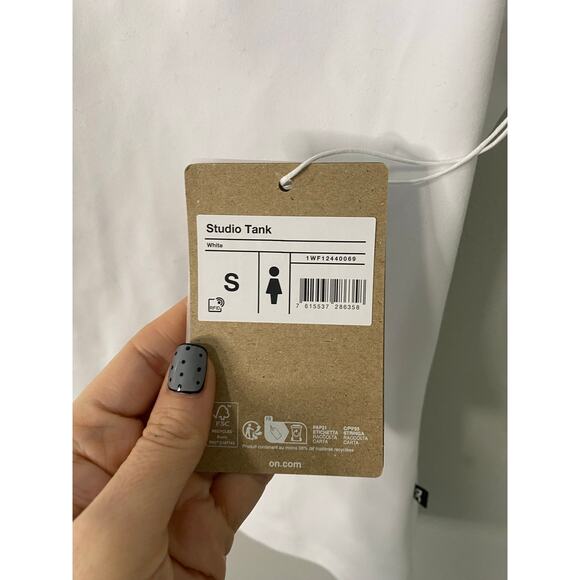 New On Running, Run on Clouds Women Studio Tank, Size Small - Picture 2 of 3